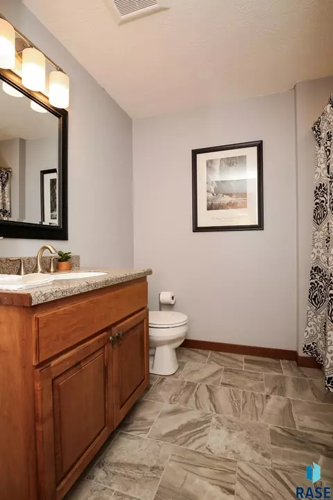 Bath - 7605 W Legacy St, Sioux Falls, SD 57106 photo 4 of 5