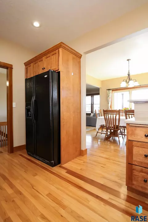 Kitchen - 7605 W Legacy St, Sioux Falls, SD 57106 photo 4 of 5
