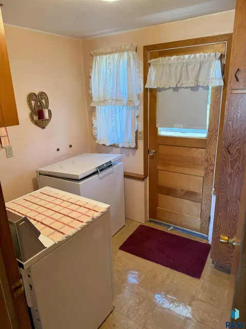 821 S Relanto St, Freeman, SD 57029 photo 14