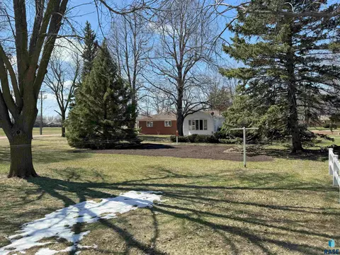 821 S Relanto St, Freeman, SD 57029 photo 8