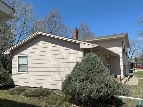 821 S Relanto St, Freeman, SD 57029 photo 4