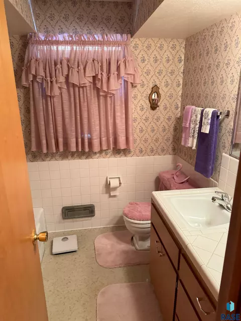 821 S Relanto St, Freeman, SD 57029 photo 29