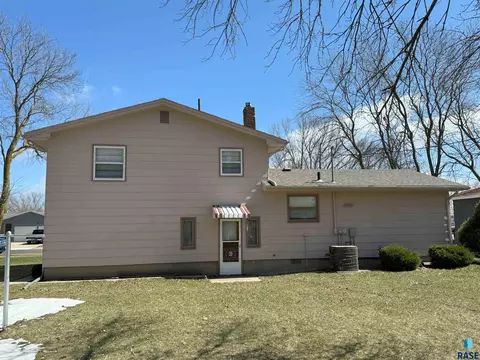 821 S Relanto St, Freeman, SD 57029 photo 6