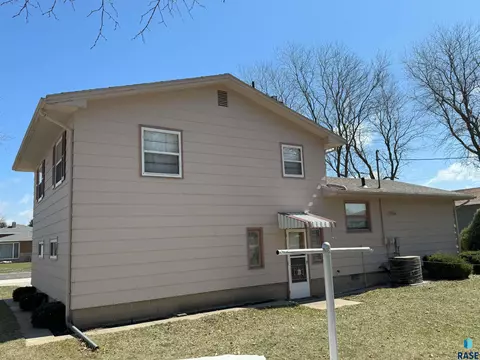 821 S Relanto St, Freeman, SD 57029 photo 7