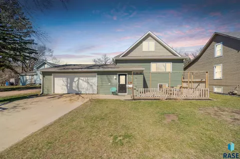 Exterior - 816 E 7th St, Dell Rapids, SD 57022 photo 7 of 7