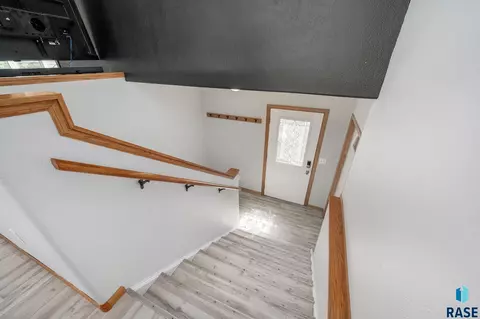 Entry Way - 816 E 7th St, Dell Rapids, SD 57022 photo 3 of 4