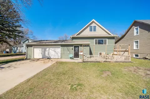 Exterior - 816 E 7th St, Dell Rapids, SD 57022 photo 1 of 7