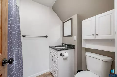 Bath - 816 E 7th St, Dell Rapids, SD 57022 photo 1 of 2