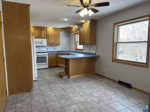 1120 W Hanson Ave, Mitchell, SD 57301 photo 17
