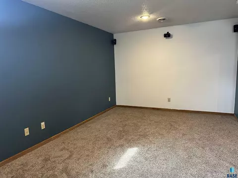 1120 W Hanson Ave, Mitchell, SD 57301 photo 37