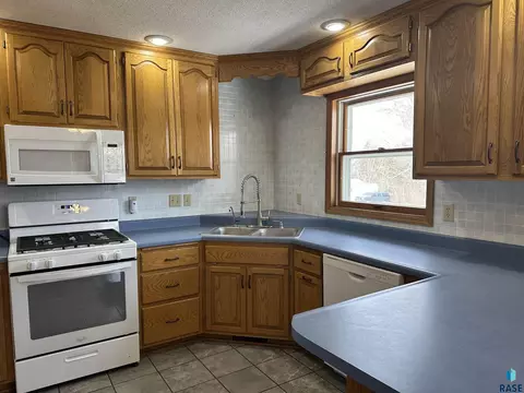 1120 W Hanson Ave, Mitchell, SD 57301 photo 19