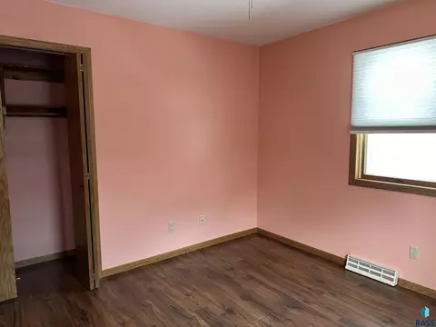 1120 W Hanson Ave, Mitchell, SD 57301 photo 29
