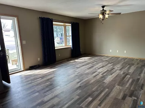 1120 W Hanson Ave, Mitchell, SD 57301 photo 12