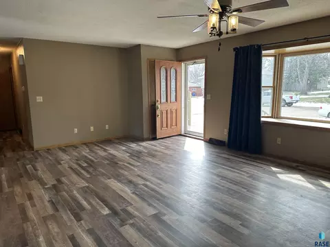 1120 W Hanson Ave, Mitchell, SD 57301 photo 13