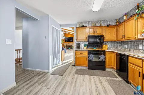 Kitchen - 408 Hyden Dr, Alcester, SD 57001 photo 2 of 2