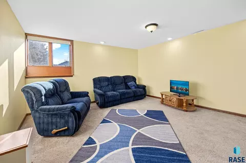 Living - 408 Hyden Dr, Alcester, SD 57001 photo 5 of 8
