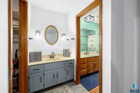 Bath - 408 Hyden Dr, Alcester, SD 57001 photo 1 of 4