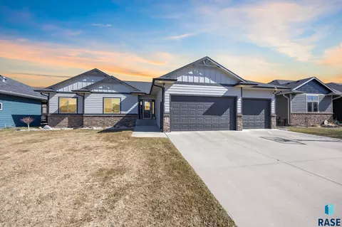 2600 S Lillian Ave, Sioux Falls, SD 57106