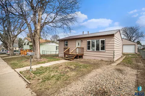 830 N Fairfax Ave, Sioux Falls, SD 57103