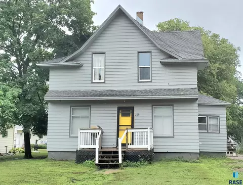 216 E Turner St, Irene, SD 57037