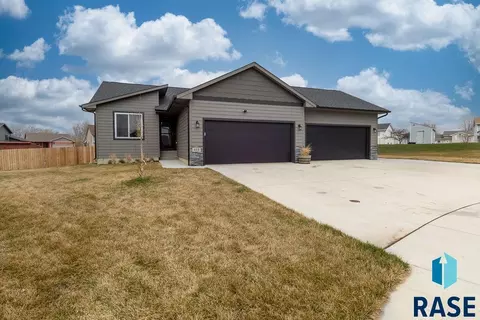 415 N Ceylon Ave, Tea, SD 57064 photo 1