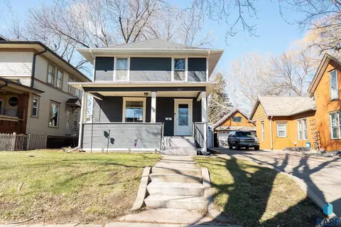 827 S Spring Ave, Sioux Falls, SD 57104 photo 1