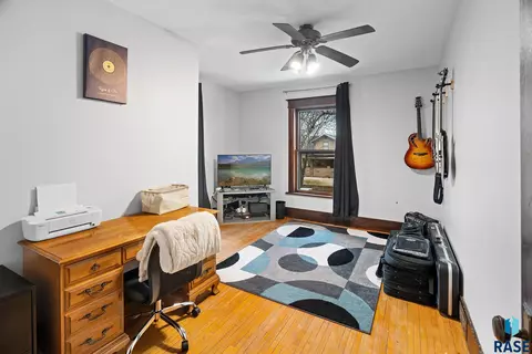 827 S Spring Ave, Sioux Falls, SD 57104 photo 9
