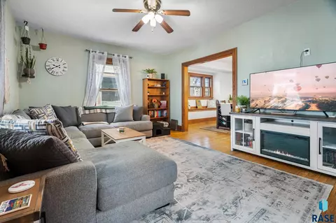 827 S Spring Ave, Sioux Falls, SD 57104 photo 4
