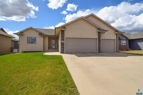 2013 S Shaw Ave, Sioux Falls, SD 57106
