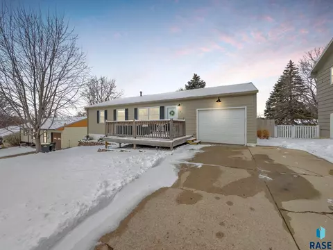 1421 S Comet Rd, Sioux Falls, SD 57103