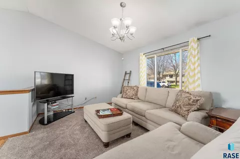 830 N Poplar Ave, Tea, SD 57064 photo 4