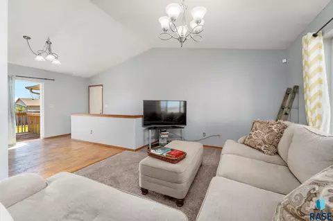 830 N Poplar Ave, Tea, SD 57064 photo 3