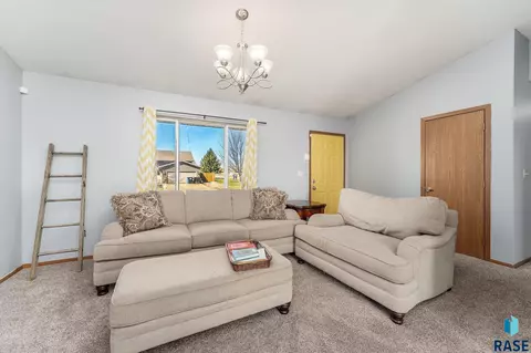 830 N Poplar Ave, Tea, SD 57064 photo 2