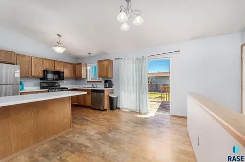 830 N Poplar Ave, Tea, SD 57064 photo 6