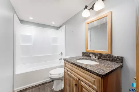 830 N Poplar Ave, Tea, SD 57064 photo 22