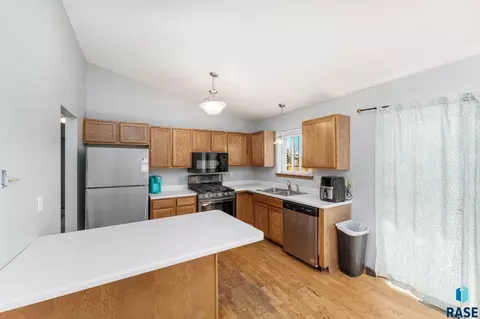 830 N Poplar Ave, Tea, SD 57064 photo 5