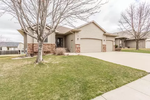 7404 W Zinnia Cir, Sioux Falls, SD 57106