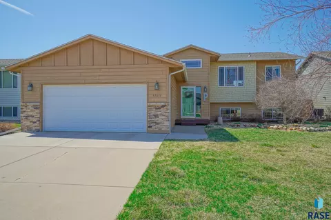 5513 S Kerry Ave, Sioux Falls, SD 57106