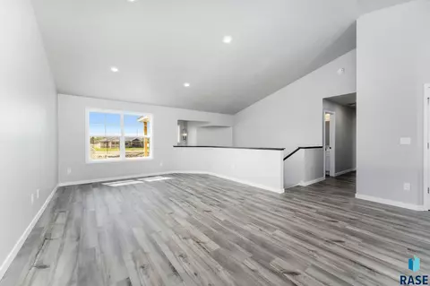 5924 S Hosta Ave, Sioux Falls, SD 57108 photo 6