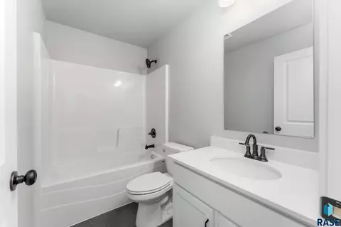 5924 S Hosta Ave, Sioux Falls, SD 57108 photo 13
