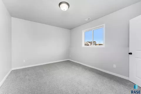 5924 S Hosta Ave, Sioux Falls, SD 57108 photo 29