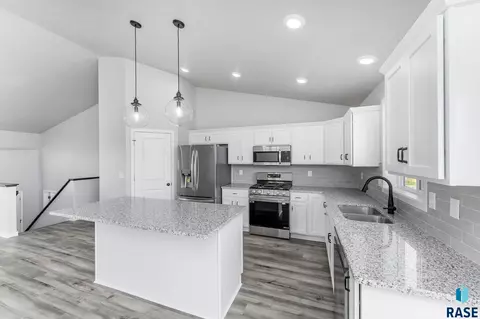 5924 S Hosta Ave, Sioux Falls, SD 57108 photo 10