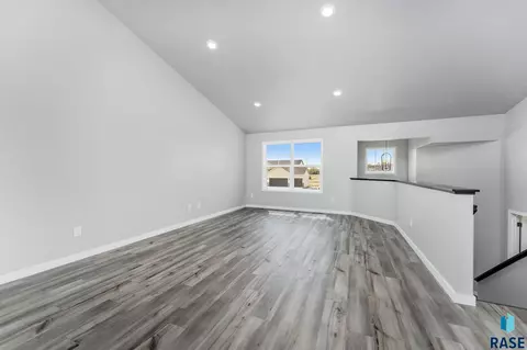 5924 S Hosta Ave, Sioux Falls, SD 57108 photo 5