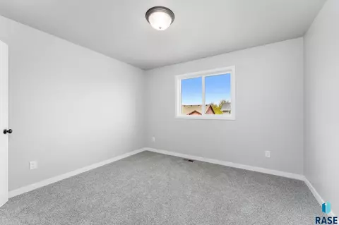 5924 S Hosta Ave, Sioux Falls, SD 57108 photo 17