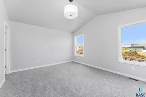 5924 S Hosta Ave, Sioux Falls, SD 57108 photo 14