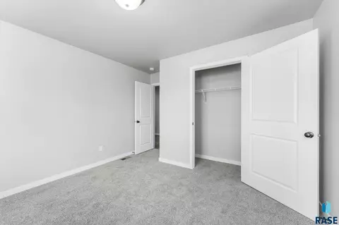 5924 S Hosta Ave, Sioux Falls, SD 57108 photo 18
