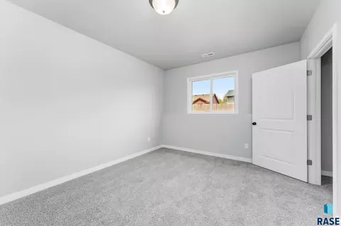 5924 S Hosta Ave, Sioux Falls, SD 57108 photo 31