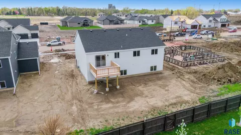 5924 S Hosta Ave, Sioux Falls, SD 57108 photo 3