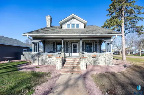 Exterior - 301 S Main St, Worthing, SD 57077 photo 3 of 34