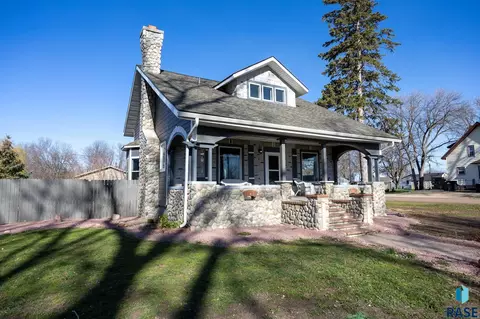 Exterior - 301 S Main St, Worthing, SD 57077 photo 5 of 34